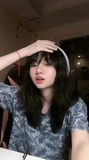 How to Style Short Bangs Effortlessly