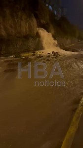 #Arequipa || Acequia de regantes se desborda en Cayma Los vecinos de Cayma nos hacen llegar la siguiente queja: Me pongo en contacto con ustedes para denunciar el estado crítico y de abandono de la acequia gestionada por la Asociación de Regantes en el distrito de Cayma. Lo que antes era un canal de regadío, hoy se ha convertido en una amenaza inminente para la seguridad pública. Debido a la absoluta falta de mantenimiento, el terreno está cediendo de forma alarmante. En el tramo de la Urbanizac