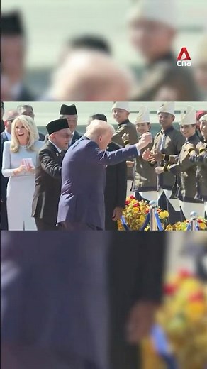 Donald Trump dances on tarmac after arriving in KL, Malaysia for ASEAN summit