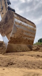 Nice cut! Video Credit: @blacklinesiteworksltd Clean edge, cleaner pull. — WORK THE DIRT — #shine #polish #steel #caterpillar #finning #cat #dozer #excavator #excavation #earthmover #earthmovingdaily #earthmoving #heavyequipment #construction #constructionworker #skilledtrades #digger #diggerlife #bluecollar #underconstruction #constructionequipment #kit #plant #workthedirt #digitdigitalgps #earthmover #dirtwork #betterdirtworld | Dig-It Digital GPS