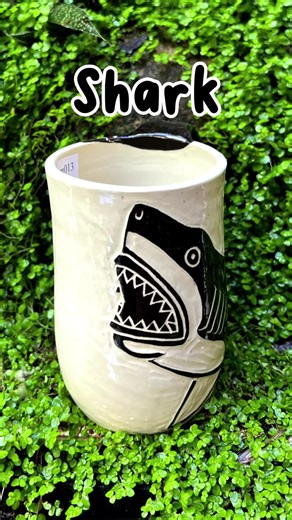 sgraffito #sgraffitopottery #potterymaking #sgraffitoceramics #handcarved #pottery #slipcarving #ceramics #pottersofinstagram #ceramicstudio #wildlifeart #handmadeceramics #lizrpottery