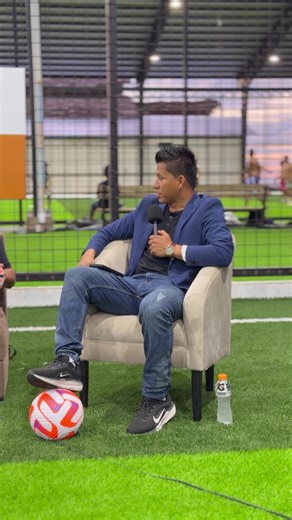 Apoyo político al campeón en la entrevista exclusiva
