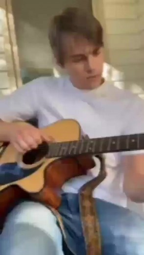 Exploring Mitchell Hope in Descendants Clips