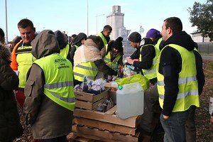 Gilets jaunes: barrage filtrant à Exideuil et opération escargot sur la RN10