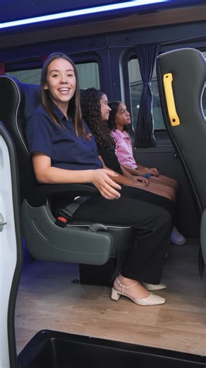 Martins Vans Utilitarios🚐💚🤝 on Instagram: "QUE TAL PROPORCIONAR O CONFORTO QUE SEU CLIENTE MERECE? 💎🚐 Chegou a hora de elevar o nível do seu trabalho. Apresentamos esta Sprinter configurada para quem não abre mão da excelência. Um veículo completo, pensado nos mínimos detalhes: 🔹 Entretenimento: Televisão a bordo. 🔹 Conforto: Bancada Executiva e entradas USB individuais para carregar o celular. 🔹 Acabamento Premium: Piso Decoflex e iluminação interna em LED. 🔹 Espaço: Porta-pacotes e am