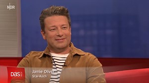 Jamie Olivers Rezepte sind nicht nur einfach nachzukochen, sie zeichnen sich auch durch gute Zutaten aus und dauern meistens nicht länger als 15 Minuten. Der sympathische und weltbekannte Engländer war am Dienstag zum ersten mal bei uns auf dem Roten Sofa: https://1.ard.de/Jamie_Oliver | DAS! im NDR Fernsehen