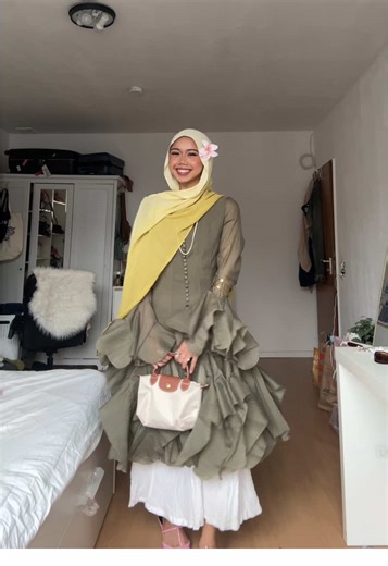 Express Yourself with the Gloria Long Sleeves Dress