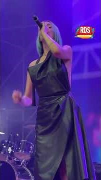 Rose Villain canta Click boom | live