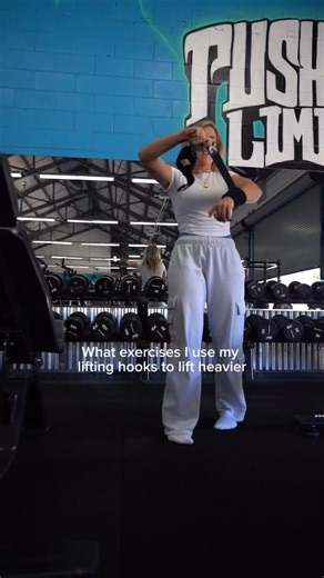 Want to lift heavier without burning out your hands? 👉Lifting hooks lock you in so you can load the bar and stay in control. Add them to deadlifts, barbell rows, pulldowns, and heavy shrugs to get more reps and more power out of every set.🔋 | DMoose