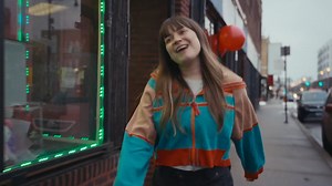 We are thrilled to welcome Case Oats, the Chicago outfit led by Casey Gomez Walker, to the Merge Records family! 🎉 The band—Gomez Walker (lead vocals, acoustic guitar), Spencer Tweedy (drums), Max Subar (guitar, pedal steel), Scott Daniel (fiddle), and Jason Ashworth (bass)—is putting the finishing touches on their debut album and today share a first taste of things to come with a Robert Salazar–directed video for “Seventeen." Listen at the link and help us welcome Case Oats to Merge! lnk.to/Ca