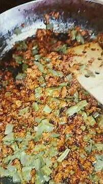 Nopales with longaniza (easy recipe)