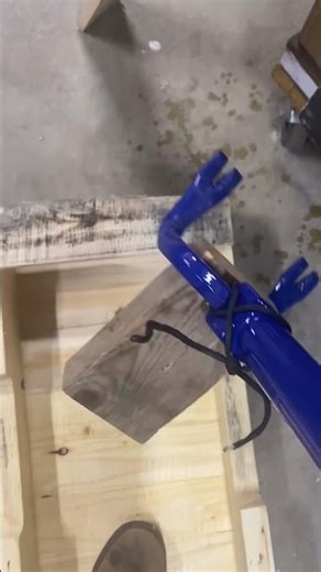 Easiest way to break down pallets