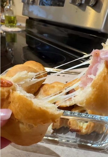 Easy Ham, Cheese, and Jalapeño Croissants Recipe