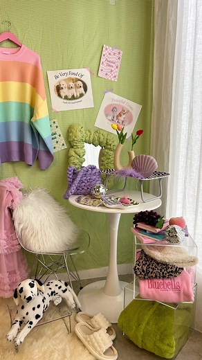 WCや私物を使って何も無い部屋から 可愛い部屋を作ってみた➿🏡💞 フラッグチェックのアイテムや飾ってある 洋服はWCのアイテムです🌷🌷🌷 #wc#ダブルシー#カジュアルコーデ#ガーリーコーデ#韓国ファッション#海外ファッション#トレンドコーデ#トレンドアイテム #プチプラコーデ #きょこ #今日のコーデ #ootd #todaysoufit #koreanfashion #秋コーデ #冬コーデ#部屋紹介#部屋作り#インテリ#インテリアコーディネート#雑貨#韓国雑貨#myroom