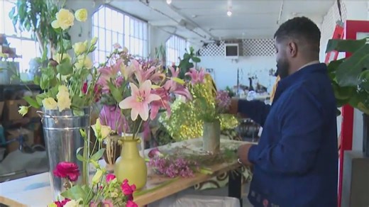 Florist's collaboration with Bulls' Derrick Rose blossoms into success on Chicago's State Street