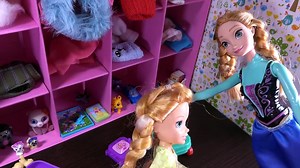 Elsa and Anna toddlers go on holidays and pack their suitcases