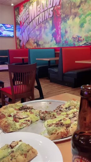 Pigeon Forge Tennessee 🍄 #mellowmushroompizza #tennessee #pizzhut #fyp #bestpizza #grubbin #delicious