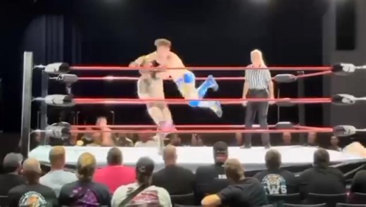 EWS WRESTLING kommt wieder nach Dachau Am 13. Dezember 2025 steigt in der ASV Halle Dachau die letzte große EWS-Show für das Jahr 2025 💥 Harte Fights, spektakuläre Action und pure Stimmung – live und hautnah! 📍ASV Halle Dachau ⏰ Beginn: 19:00 Uhr 🎟️ Tickets auf Eventim oder an der Abendkasse Seid dabei, wenn die Stars der Erding Wrestling Show Dachau zum Beben bringen! 🔥 #Wrestling #EWS #dachau #wwe #LiveEvent | EWS Erding Wrestling Show