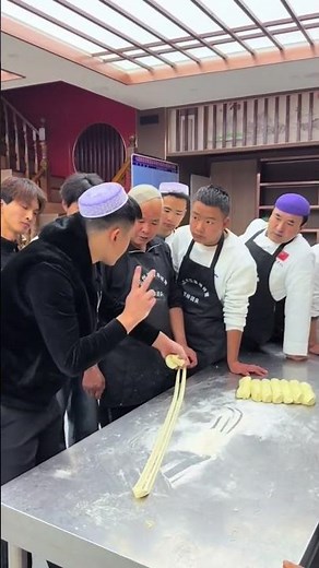 MasterChef Shows the Perfect Noodle-Pulling Technique! 👨‍🍳✨