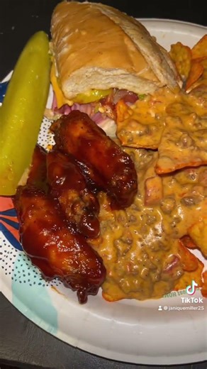 I made me some barbecue chicken, rotelle, and sandwiches pickle 👩🏾‍🍳￼