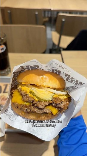 Trying A&W’s new Smash Burgers 🍔