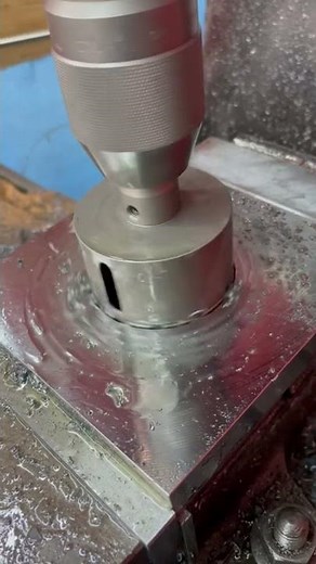 ホルソー70mm穴開け