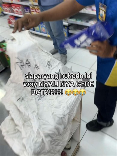 Kaos Indomaret vs Alfamart: siapa yang berani tukar?