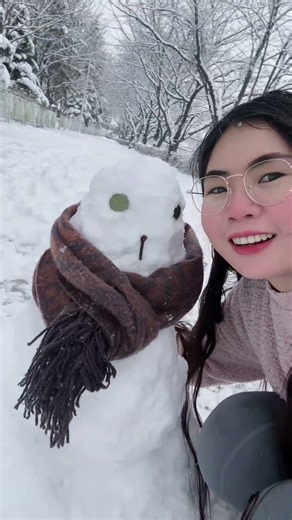 Meet my alien snowman #trending