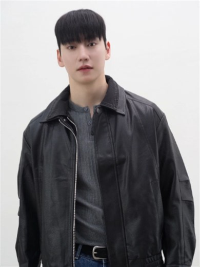 Modulus Leather Jacket | แจ็คเก็ตหนังผู้ชายทรง Modern