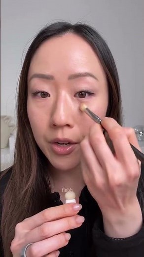 👀 If you struggle with puffy undereyes & eye bags, here's how to use highlighter to get rid of them!