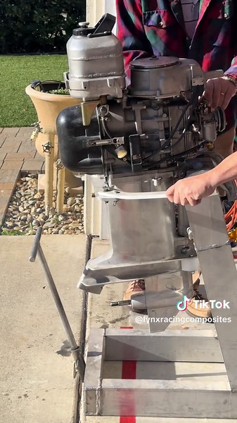 This 2 stroke has some punch 🥊 #fyp #fypシ゚viral #speed #fast #apba #race #boat #2stroke #outboard #engine #power