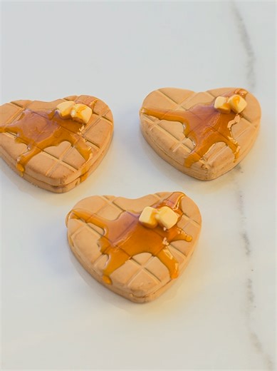 ❤️25 Jan - 2pm MST Valentine's drop launch❤️ ✨️LIMITED EDITION ✨️ Heart pancake Frigde magnets one of the magnets from the collection🫣 Set your alarms grab them before they vanish as they are limited edition😬 . . . . . . Miniature art new discoveries handmade miniature art Frigde magnets Miniature food magnets Valentine gift idea Galantine gift idea Gift for couples Gift for valentine Gift for boyfriend Gift for girlfriend Handmade gift ideas art gift ideas Gift ideas Valentine theme fridge ma