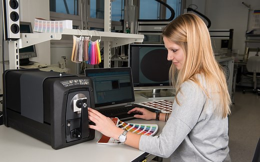 Ci7x00系列积分球式台式色差分析仪 各功能操作及测量演示