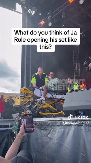 What do you think of @JaRule opening his set like this at Hot In Herre Music Festival in Toronto‼️🔥 🎥: @Katrina AY Racco #THEMOM3NT #HotInHerre #Toronto #JaRule