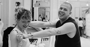 Les vies tourmentées d’Alexander McQueen contées dans un documentaire