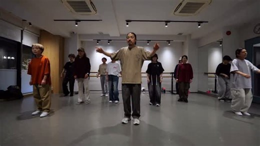 ノアダンスアカデミー on Instagram: ". 【NOA DANCE ACADEMY class movie】 INSTRUCTOR：Yocchan (@yocchan_house ) Genre：HOUSE Studio：@noadance_akasaka 2 studio . -——————————— ー Regular Lesson Class ー . ★WED．18:00-19:25 HOUSE＞ @noadance_ebisu 2A studio . ★FRI．13:30-14:55 ＜HOUSE＞ @noadance_kichijoji B studio . ★SUN．17:20-18:45 ＜HOUSE＞ @noadance_akasaka 2 studio . #ダンス #ダンサー #ダンスレッスン #ダンス動画 #Yocchan #ハウス #ハウスダンス #HOUSE #HOUSEDANCE #ノアダンスアカデミー #noadanceacademy #dancer #dance #Lesson"