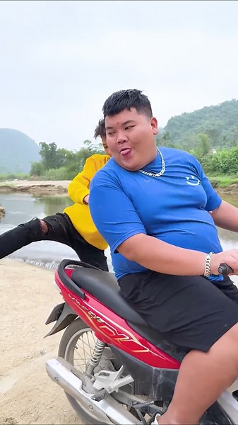 Unexpected Bike Prank🛵🏍️