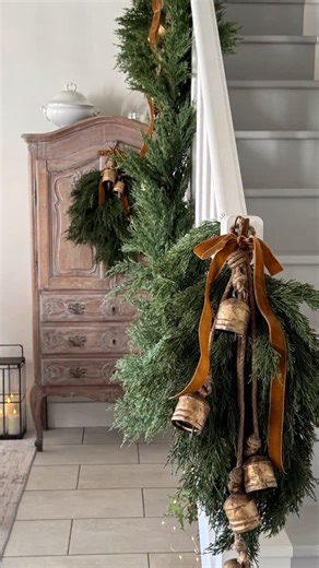 Amanda Baker | Interiors & Garden on Instagram: "Twinkling fairy lights weaved through foraged holly branches, hand gathered pine stems and earthy elements 🌿✨🤎 Since losing my dad early last December I have realised just how much immersing myself in nature and the countryside helps me deal with my grief. Christmas to me is about being with those you love and remembering those who can't be with us. Trying to navigate this season without him is going to be a tough one. This year's festive decor 