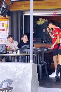 Menschen reagieren auf die Aufforderung, ihr Essen mit einem Fremden zu teilen | Fabiosa Fitness Deutschland