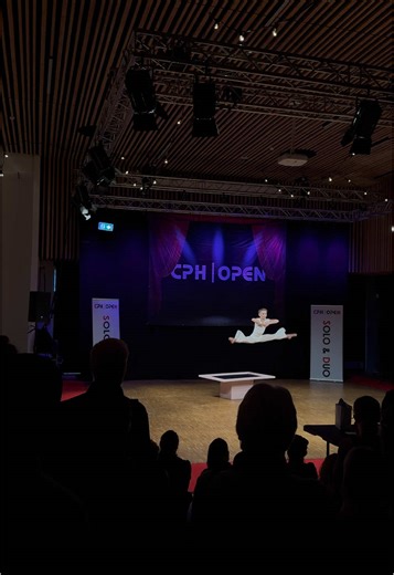 I weekenden deltog vi i CPH Open, og her vandt vores smukke og dygtige Laura Nim bedste børne solist 🥇🏆 Laura Nim: 1 pladsen, show børn pro række Læs mere om vores andre sindssyge placeringer på vores Instagram Dance Company Twenty 👐🏼📲 Vi har verdens sejeste elever. ♥️
