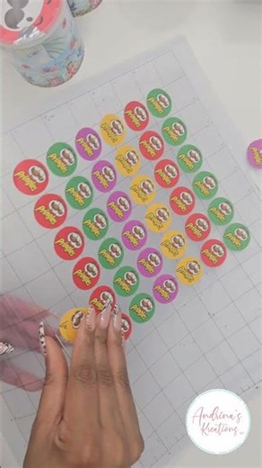 labeling customized pringles with their flavor