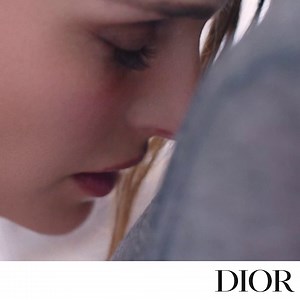 MISS DIOR, THE NEW FRAGRANCE A new breath of love and optimism. A velvety rose embroidered with a thousand fresh and colorful flowers. #wakeupforlove #missdior | Dior