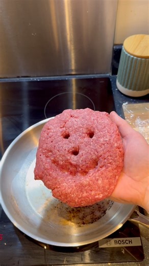 368K views · 6.9K reactions | The best cheeseburger recipe #didyouknow #tutorial #howto #comedia #viral #reels #funny #sarcasm #silly #reel #lifehack #fblifestyle #foodhack #kitchenhacks #recipe #cheesburger #cookinghacks | Isn’t Fiction | Facebook