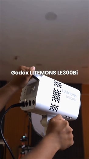DOSS Camera & Gadget on Instagram: "Lighting ngaruh banget ke hasil foto/video Godox Litemons LE300Bi hadir dengan bi-color 2800K–6500K, output terang, dan warna yang akurat. Mau dipakai buat konten, interview, sampai livestream? Aman. Buat kamu yang tertarik sama lighting ini, komen “MAU” di bawah 👇 DOSS | The Biggest Camera Store in Indonesia Jakarta - Surabaya - Medan - Bali - Jogja - Bandung – Makassar #GodoxLitemons #LE300Bi #GodoxLighting"