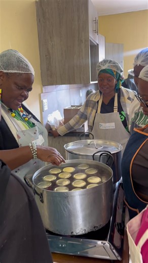 Training you how to preserve organically 💚 Come Training with us at The Green Business College. @The Green Lady @Matshepiso Makhabane @Matshepi #greenbusiness #foodpreservation