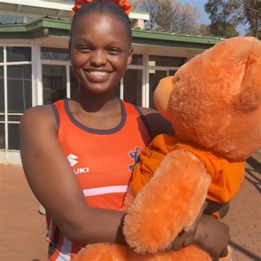 Who is the best dancer in the team? Who spends the most time in front of the mirror? Who is the biggest drama queen in the team? #ShowYourColours for the UJ Sport Orange Army! | Varsity Sports