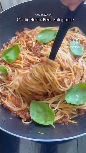 Homemade Garlic Herbs Beef Spaghetti Bolognese #pasta #food #recipe