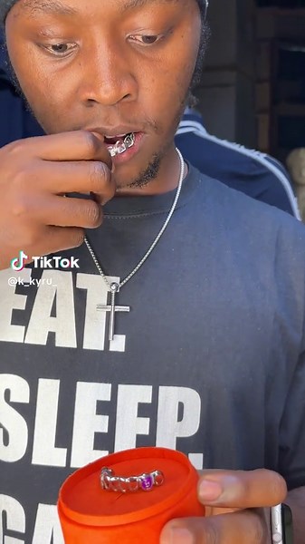 Custom Grillz for Unique Smiles: A Complete Guide