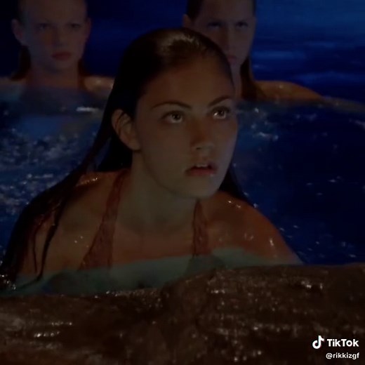 The dark side #mermaids #h2o #h2ojustaddwater #h2oedit #cleosertori #sirens #sonne #dark #mermaidcore #sirencore