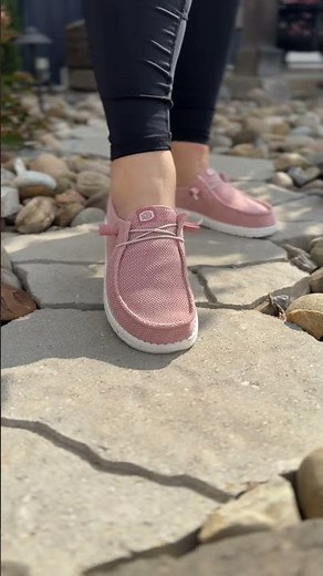 The Hey Dude Wendy Stretch Sox in dusty pink are lightweight, flexible, and ridiculously easy to
